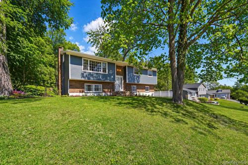 21 Yankee Maid Ln, Goshen, NY, 10924-2600 | Card Image