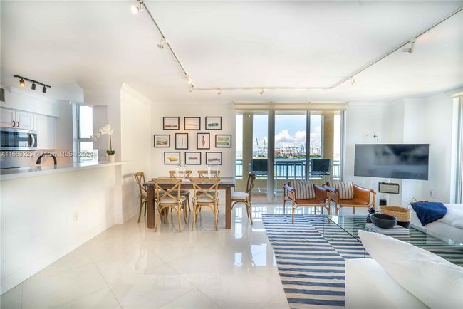 APT-1012 - 90 Alton Rd, Condo with 2 bedrooms, 2 bathrooms and null parking in Miami Beach FL | Image 4