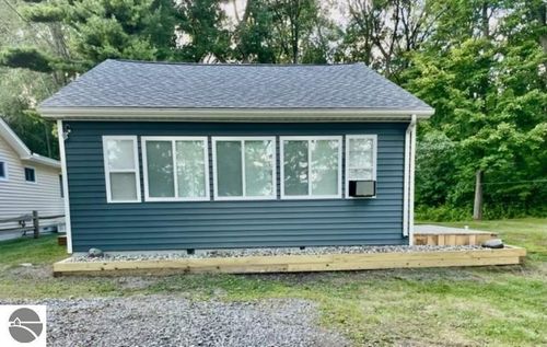 399 N Huron Rd, Au Gres, MI, 48703-9617 | Card Image