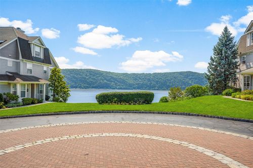 402 Waterview Dr, Poughkeepsie, NY, 12601-3964 | Card Image
