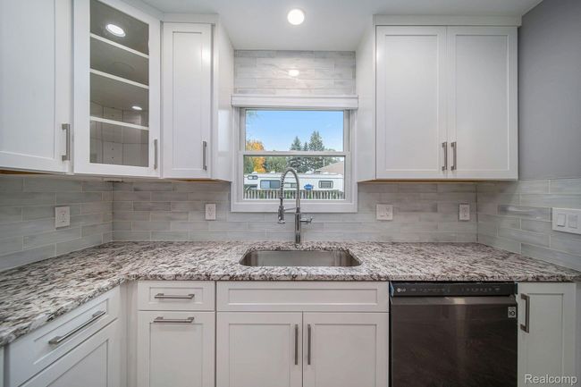 7175 Richardson Rd, House other with 3 bedrooms, 2 bathrooms and null parking in West Bloomfield MI | Image 6