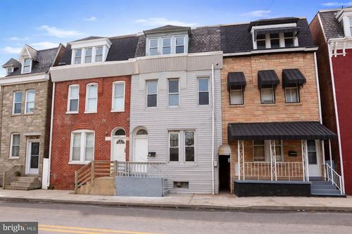 250 E College Ave, YORK, PA, 17403-2344 | Card Image