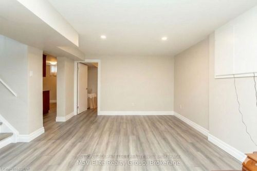 811 Nixon Ave, London, ON, N6C3W5 | Card Image