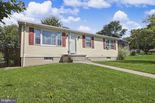 54 Lion Dr, HANOVER, PA, 17331-3847 | Card Image