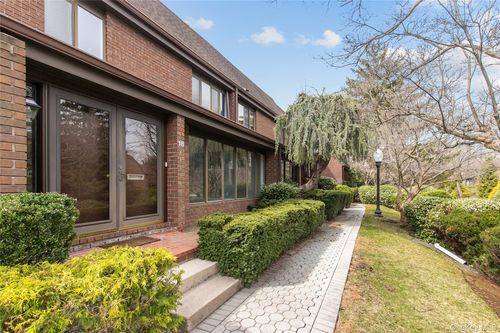 18 Acorn Ponds Drive, North Hempstead, NY, 11576 | Card Image