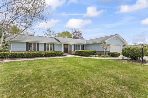 9906 N Concord Drive, Mequon, WI, 53097 | Card Image