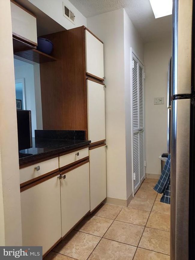 APT-1104 - 1808 Old Meadow Rd, Condo with 2 bedrooms, 2 bathrooms and null parking in MCLEAN VA | Image 4