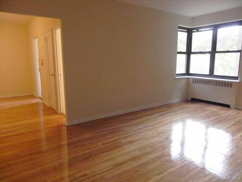apt-2q-46 Schenck Ave, Great Neck, NY, 11021-3651 | Card Image