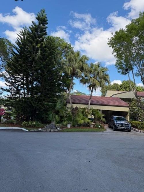 9e1-3877 Estepona Ave, Doral, FL, 33178 | Card Image