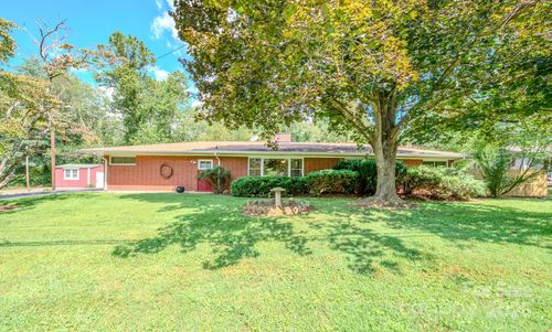 105 Alexander Ave, Swannanoa, NC, 28778-2501 | Card Image