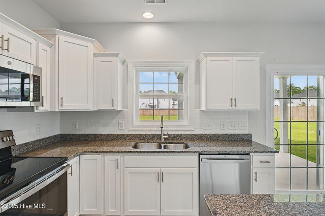 33 Chippewa Ln, House other with 4 bedrooms, 3 bathrooms and 2 parking in Rocky Point NC | Image 7