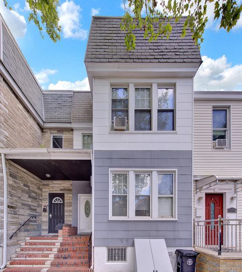70-29 68th Pl, Glendale, NY, 11385-6618 | Card Image