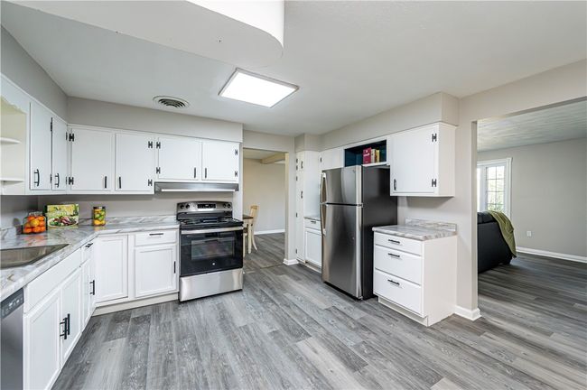 Lots of newer counter tops for prepping and serving your favorite culinary treats. | Image 14