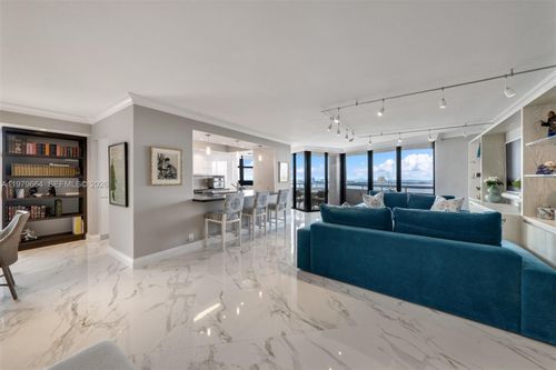 ph2-2000 Towerside Ter, Miami, FL, 33138-2244 | Card Image