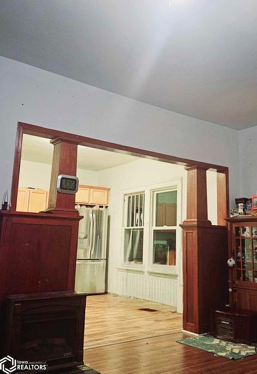 146 S Central Ave, Burlington, IA, 52601-5437 | Card Image