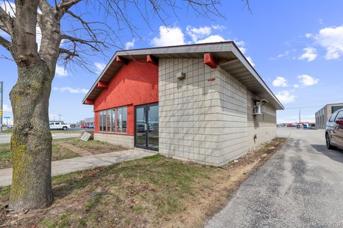 2430 Ludington St, Escanaba, MI, 49829-1327 | Card Image