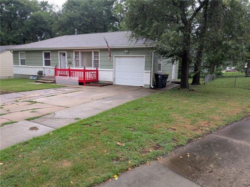 8602 Winchester Ave, Kansas City, MO, 64138-2865 | Card Image