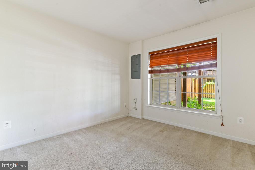 Residential Lease in BROADLANDS 5