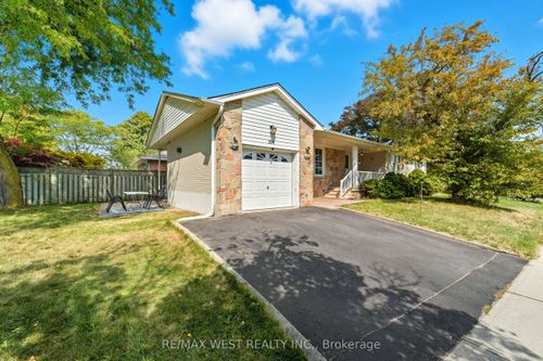 204 Jeffcoat Dr, Etobicoke, ON, M9W3C9 | Card Image