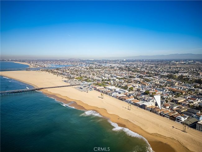 1207 Seal Way, Home with 6 bedrooms, 4 bathrooms and 2 parking in Seal Beach CA | Image 54