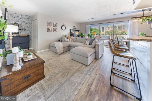 apt-3d-2650 Redcoat Dr, ALEXANDRIA, VA, 22303-2644 | Card Image