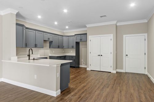 314-10100 S Willow St, Manchester, NH, 03103-2390 | Card Image