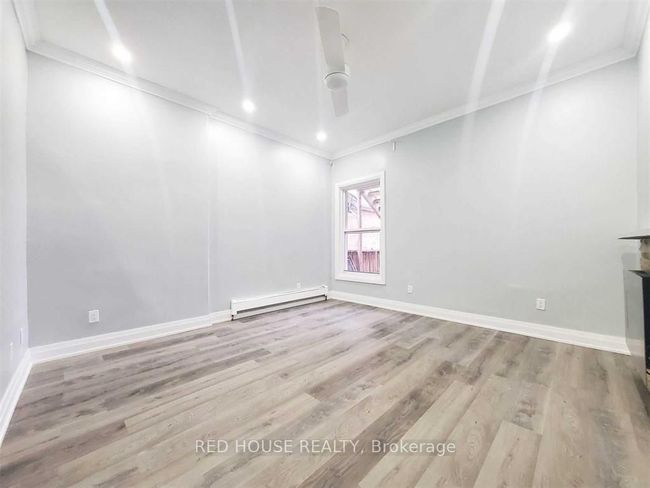 3 - 77 Victoria Ave N, Home with 2 bedrooms, 1 bathrooms and 1 parking in Hamilton ON | Image 4