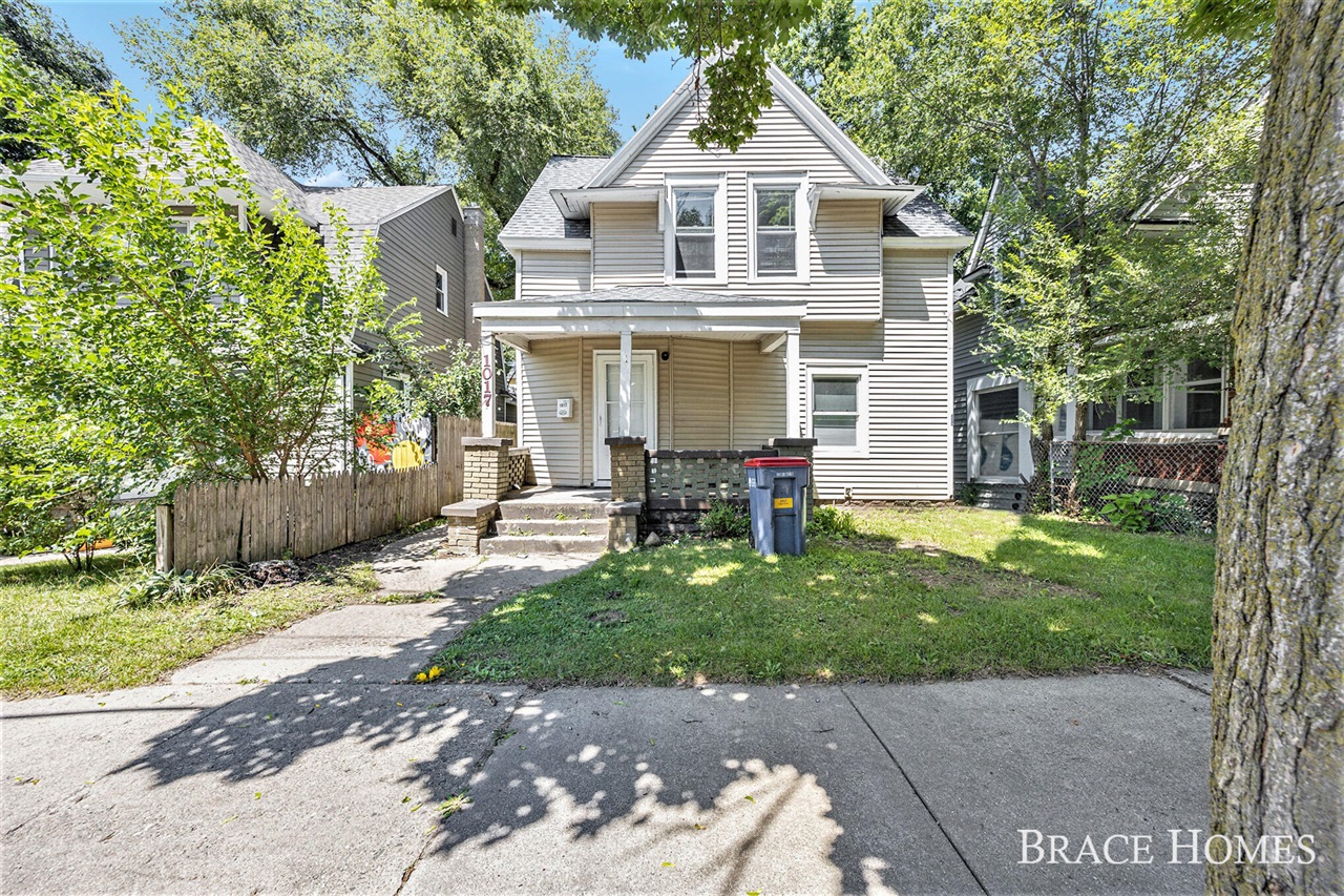 Logan St, Grand Rapids, MI 49506