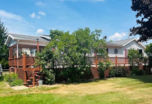 19911 Maple St, Chippewa Lake, MI, 49320-5124 | Card Image