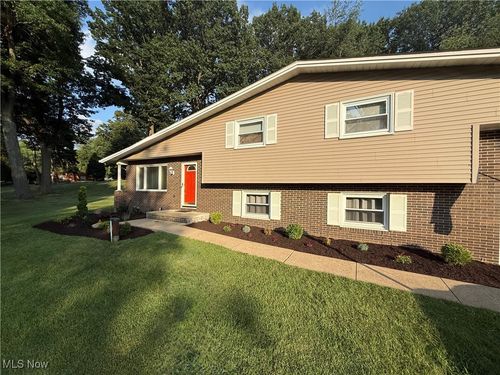 730 Vincent Rd Nw, North Canton, OH, 44720-3961 | Card Image