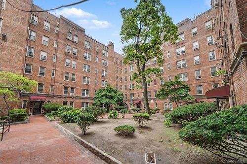2j-940 Grand Concourse, New York, NY, 10451 | Card Image