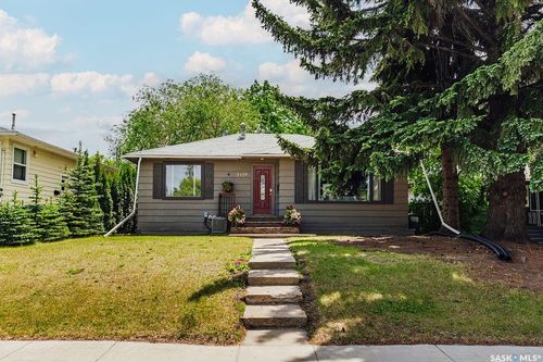 1426 12th St E, Saskatoon, SK, S7H0E8 | Card Image