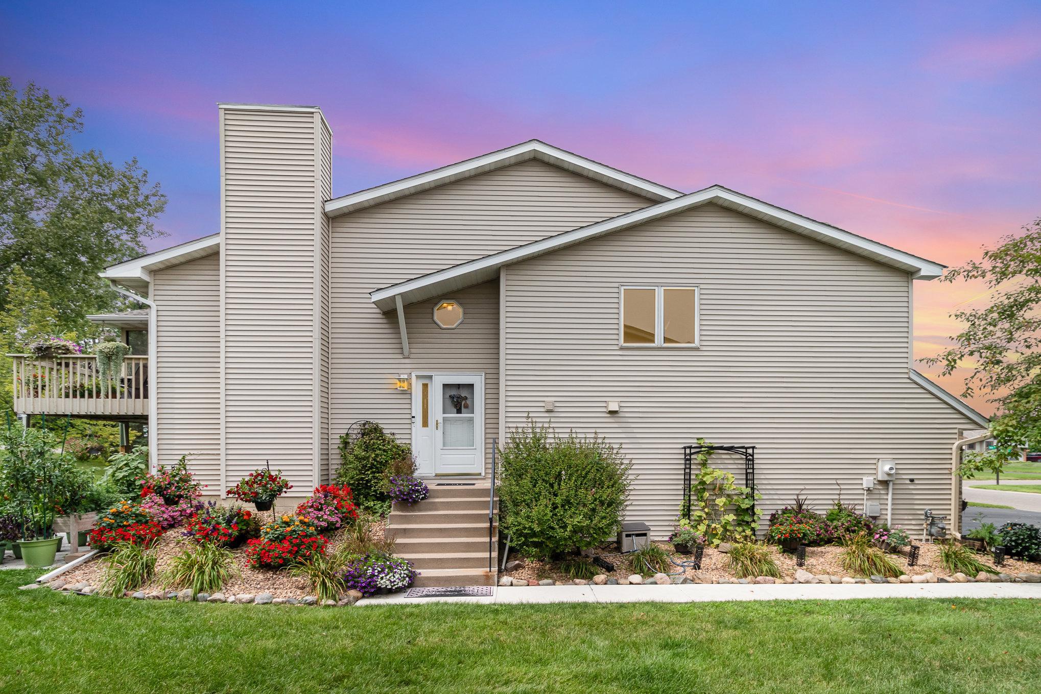 Thames Rd, Saint Paul, MN 55125