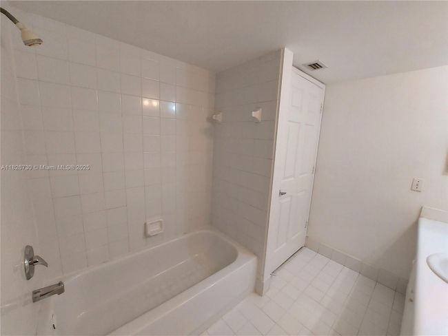 APT-125 - 2640 S University Dr, Condo with 2 bedrooms, 2 bathrooms and null parking in Davie FL | Image 48
