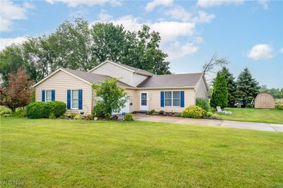 196 Loperwood Lane, House other with 3 bedrooms, 1 bathrooms and null parking in Lagrange OH | Image 1