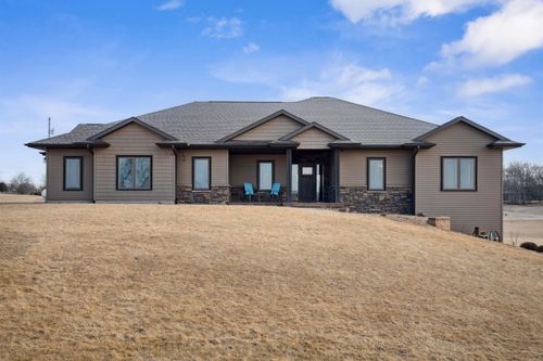 2274 185th Ave, Manchester, IA, 52057-8628 | Card Image