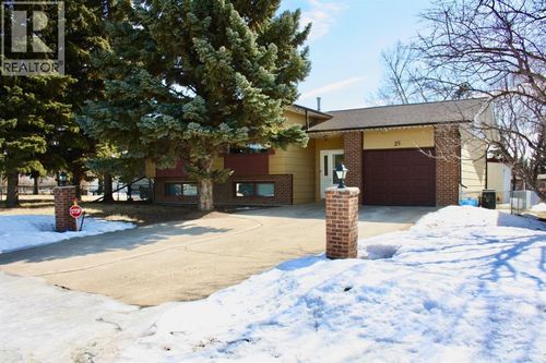 25 4th Avenue E, Neilburg, SK, S0M2C0 | Card Image