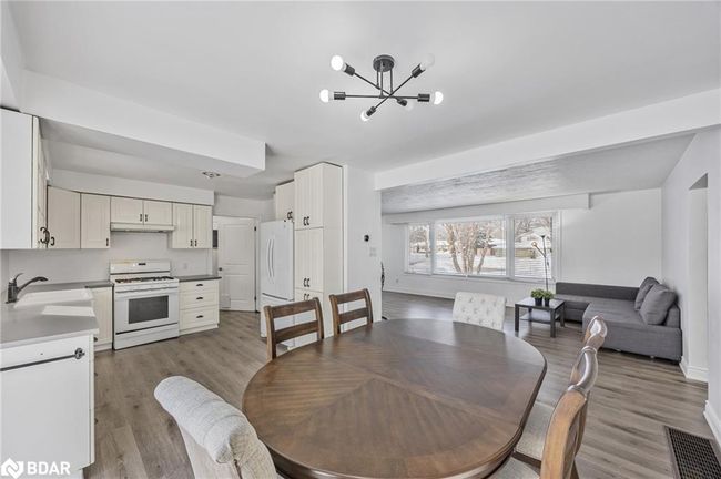 239 Warnica Rd, House other with 5 bedrooms, 2 bathrooms and 6 parking in Barrie ON | Image 8