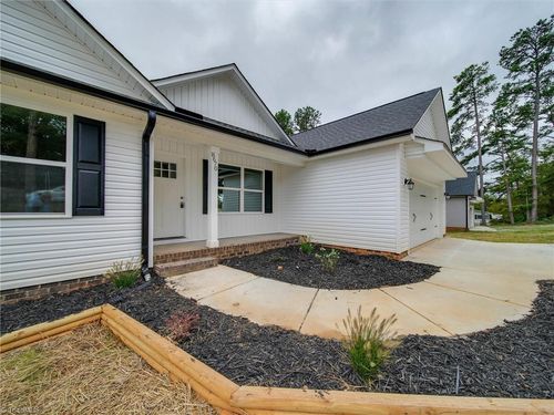 8670 Foil St, Mount Pleasant, NC, 28124-8834 | Card Image