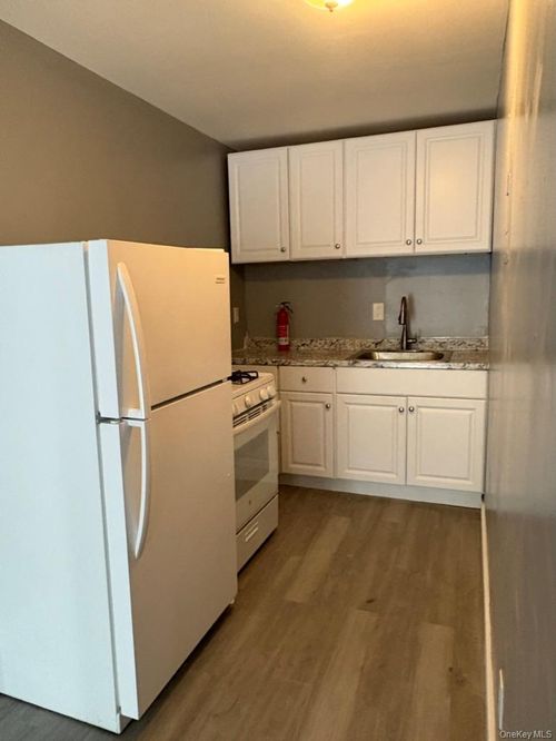 e-208 Main St, Maybrook, NY, 12543-1415 | Card Image