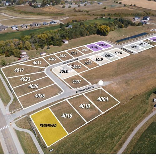 4004 Wild Horse Dr, Cedar Falls, IA, 50613-8353 | Card Image