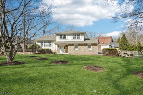 2 Eisenhower Rd, Closter, NJ, 07624-1405 | Card Image