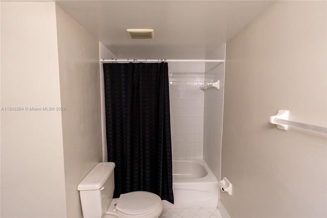 APT-307 - 2711 Ocean Club Blvd, Condo with 2 bedrooms, 2 bathrooms and null parking in Hollywood FL | Image 19