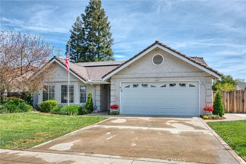 335 Mckelvy Ave, Clovis, CA, 93611-5469 | Card Image