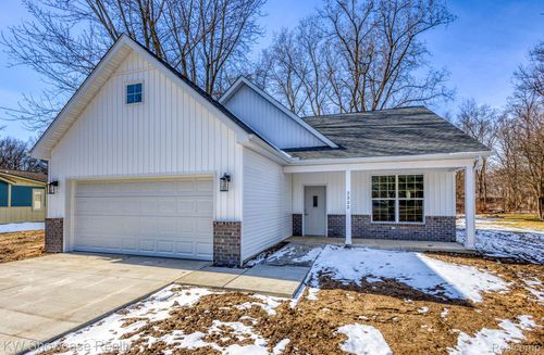 2325 Walnut Rd, Auburn Hills, MI, 48326-2555 | Card Image