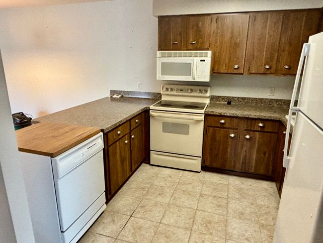 APT-203 - 1712 Creek Rd, Condo with 2 bedrooms, 1 bathrooms and null parking in West Bend WI | Image 11