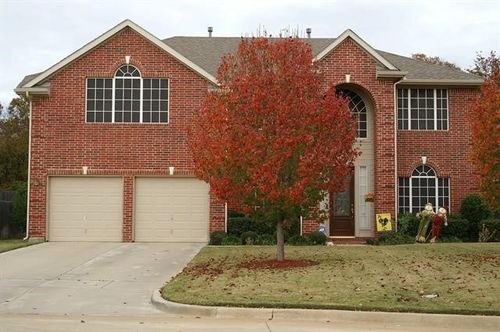 2300 Forest Park Cir, Mansfield, TX, 76063-7642 | Card Image