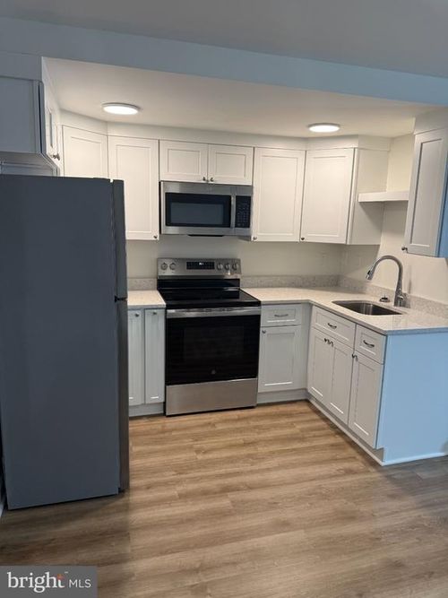 apt-5-380 Broadview Ave, WARRENTON, VA, 20186-2331 | Card Image