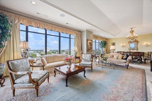 7ne-2121 Kirby Dr, Houston, TX, 77019-6035 | Card Image