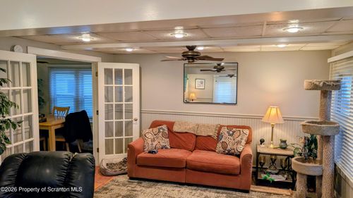 734 S Main St, Taylor, PA, 18517-1826 | Card Image